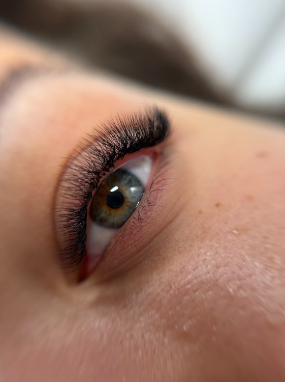 Fox Eyes lash extensions